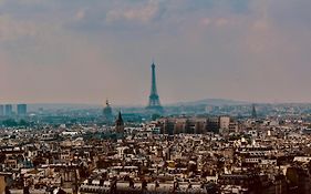 L'Elegance A La Parisienne